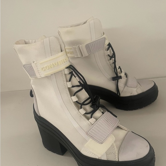 Converse Chuck Taylor 
•All Star Gr82
•Heeled Boot in White & Black
•Size - Picture 6 of 10